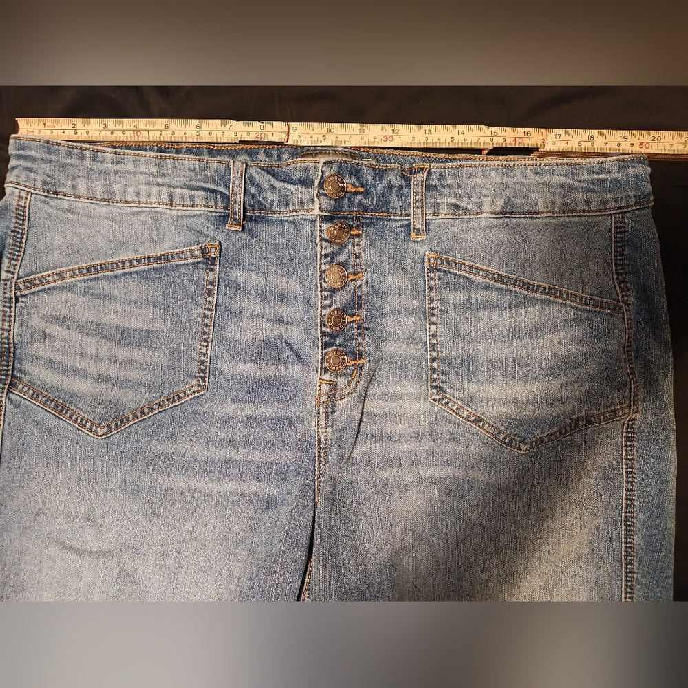 Torrid Button Fly Cropped Wide Leg Jeans Size 20 - Picture 3 of 12